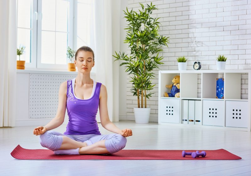Practica yoga en casa
